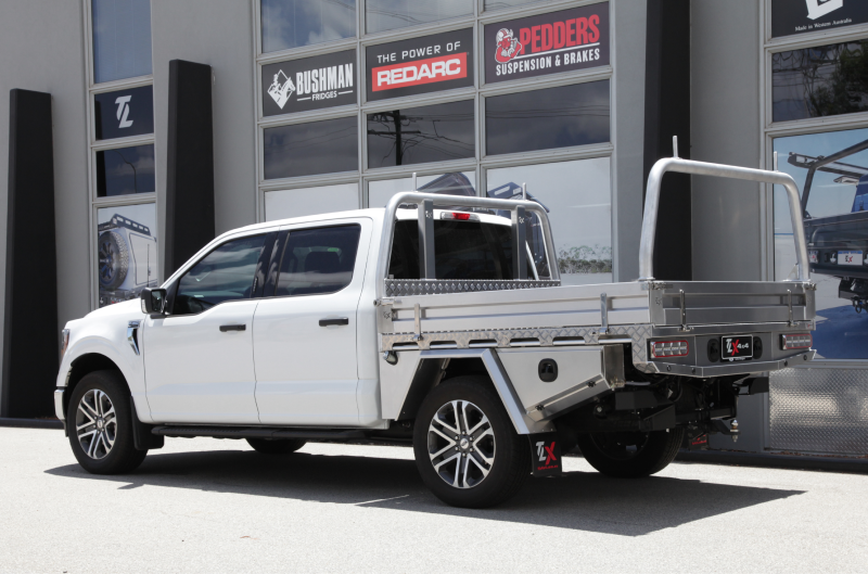 white dual cab ute